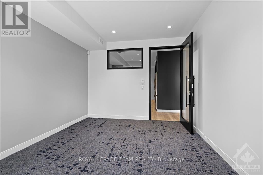 600 - 2725 Queensview Drive Property Photo 12
