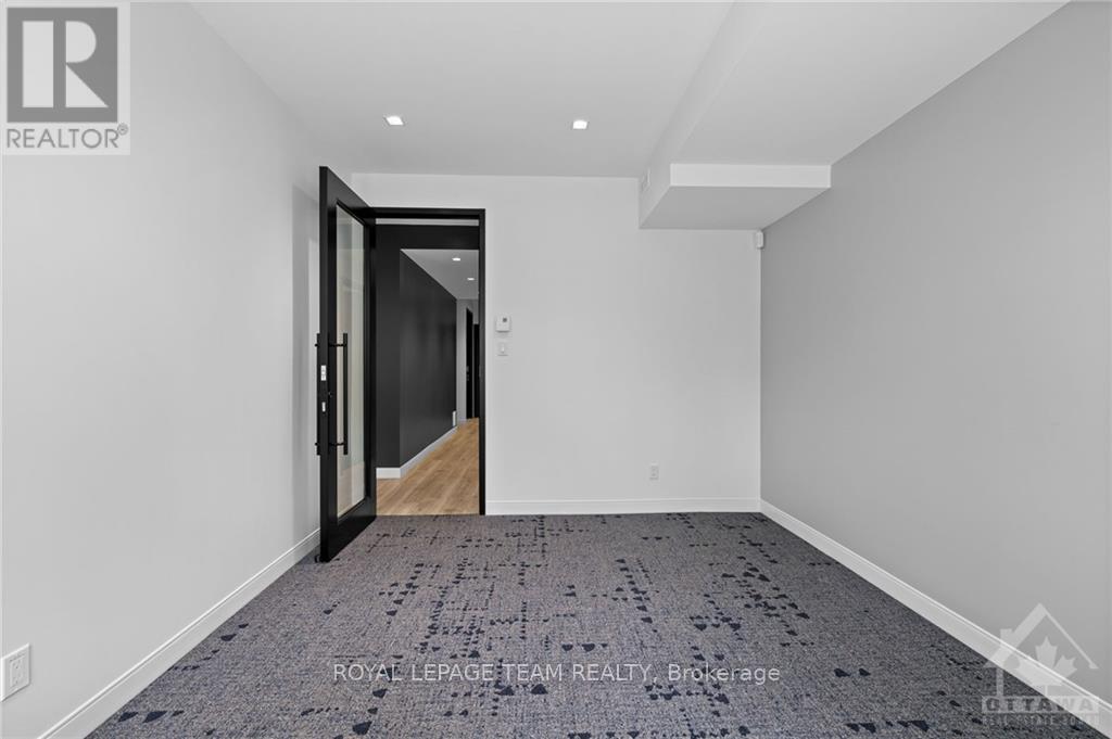 600 - 2725 Queensview Drive Property Photo 15