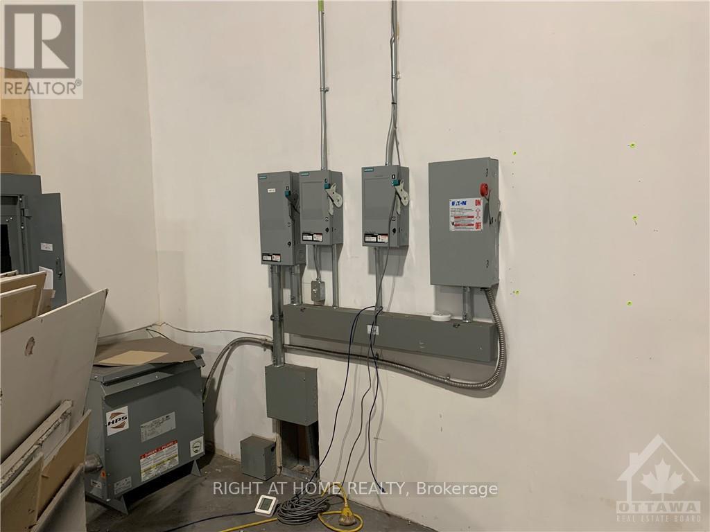 15 - 1920 Merivale Road Property Photo 6