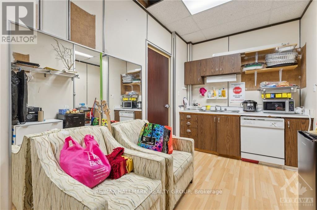 A1 - 450 Rideau Street Property Photo 18