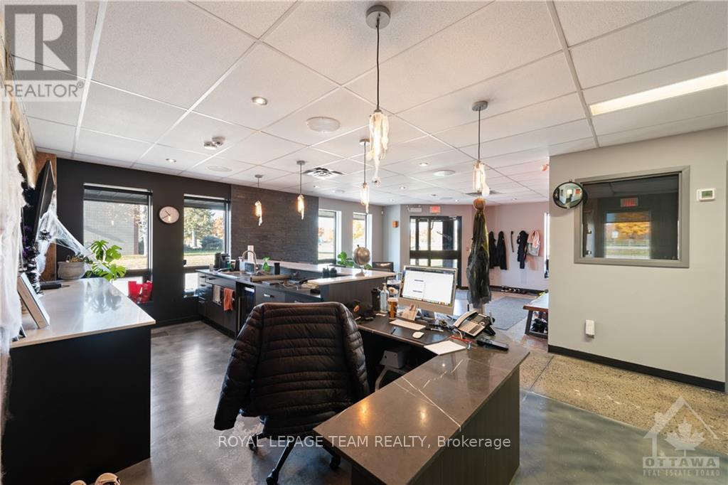 46 Colonnade Road Property Photo 6