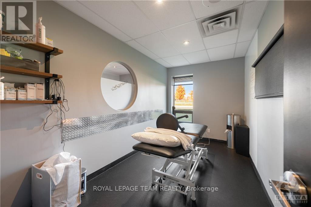 46 Colonnade Road Property Photo 9