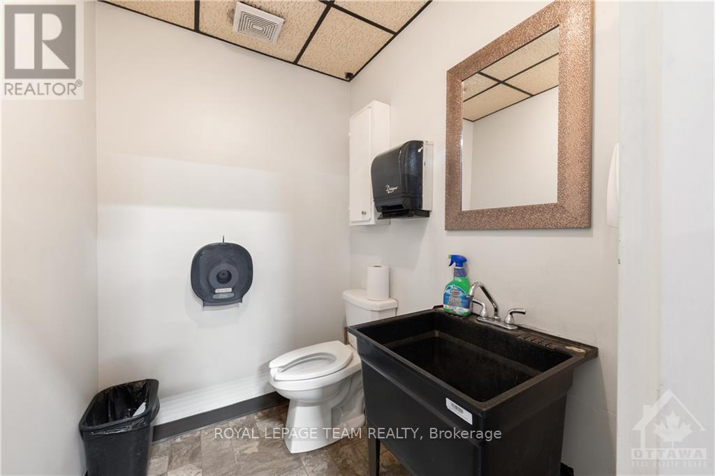 46 Colonnade Road Property Photo 22
