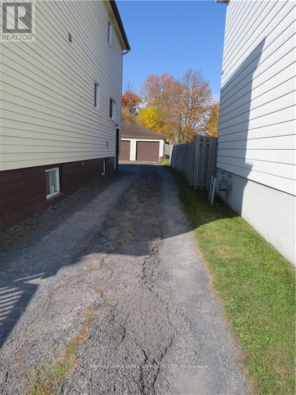 107 Seventh Street W Property Photo 9
