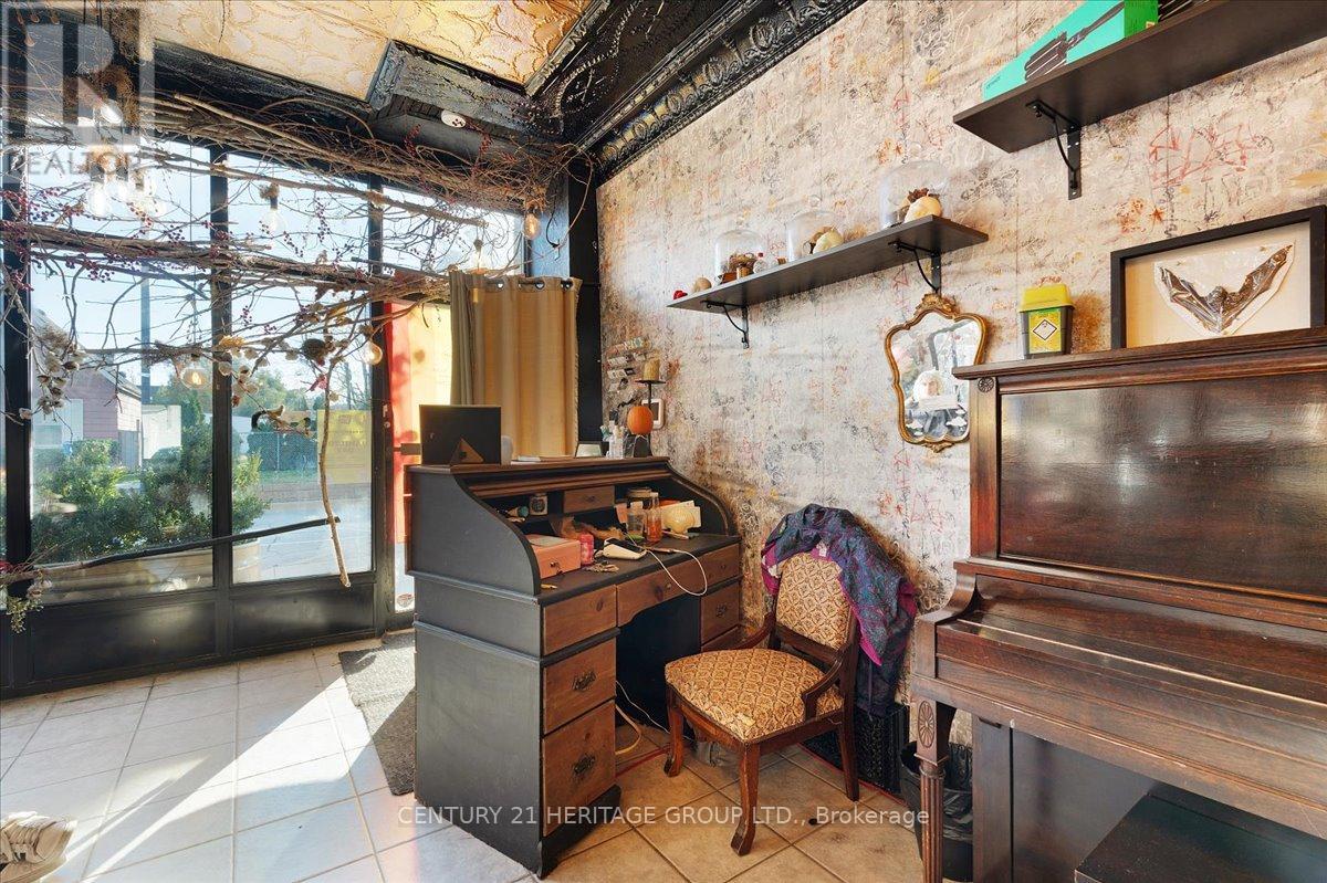 355 Barton Street E Property Photo 4
