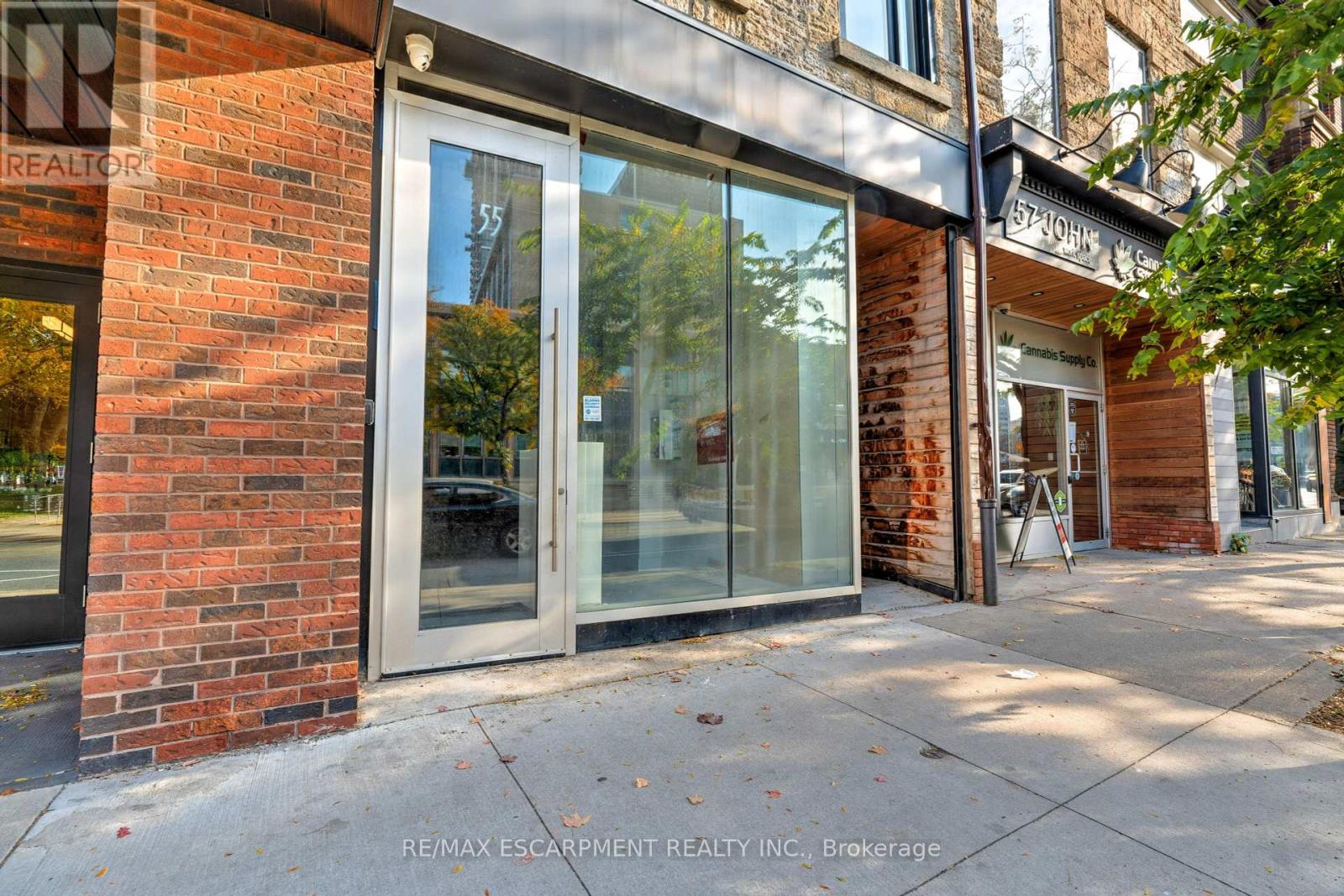 55 John Street S Property Photo 4