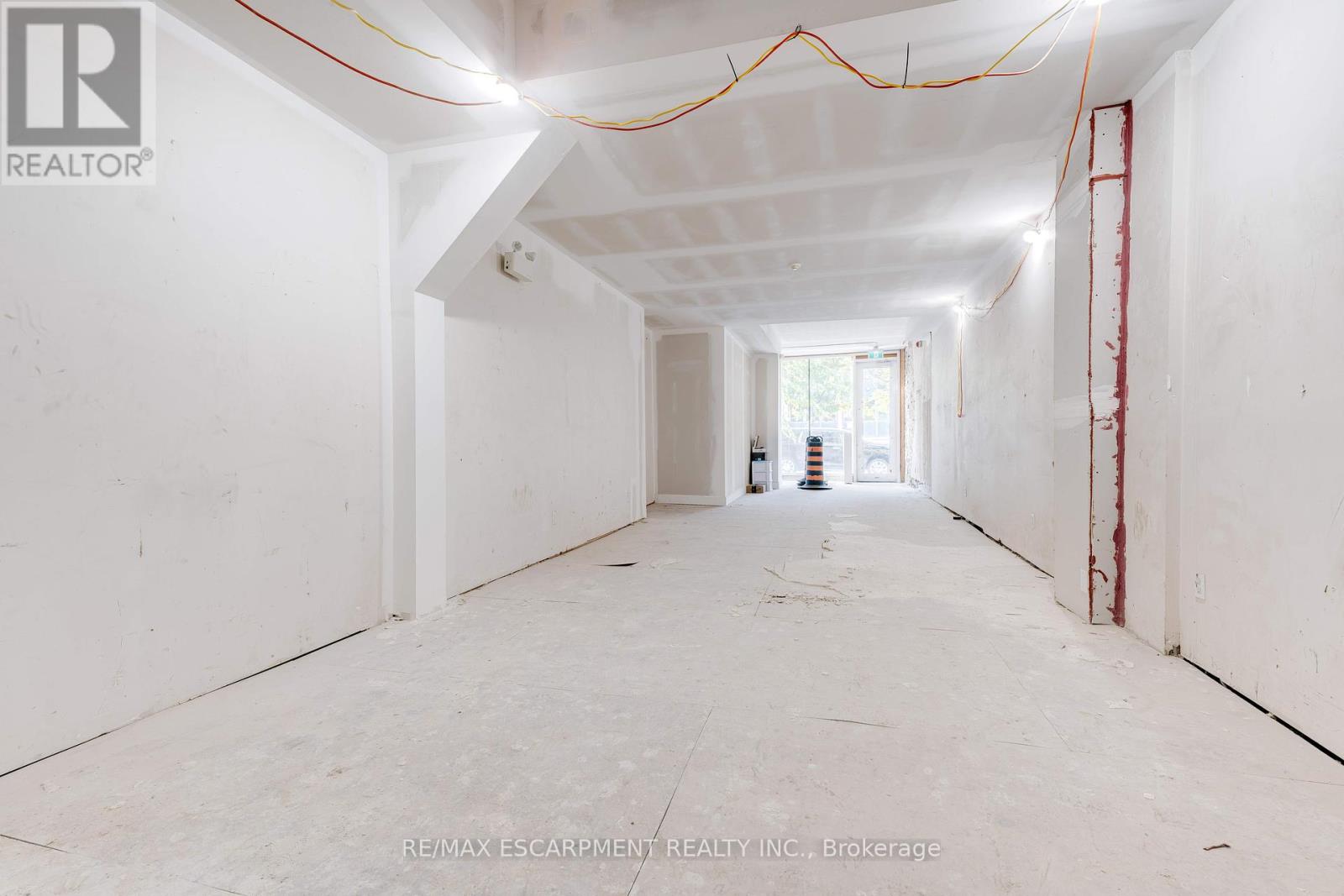 55 John Street S Property Photo 8