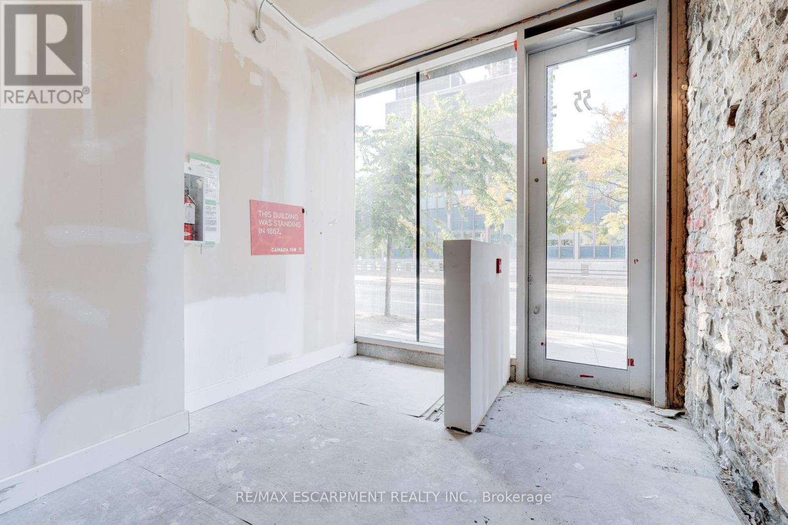 55 John Street S Property Photo 10