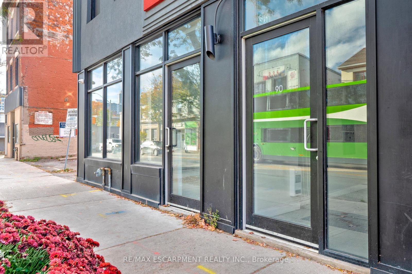 90 John Street S Property Photo 3