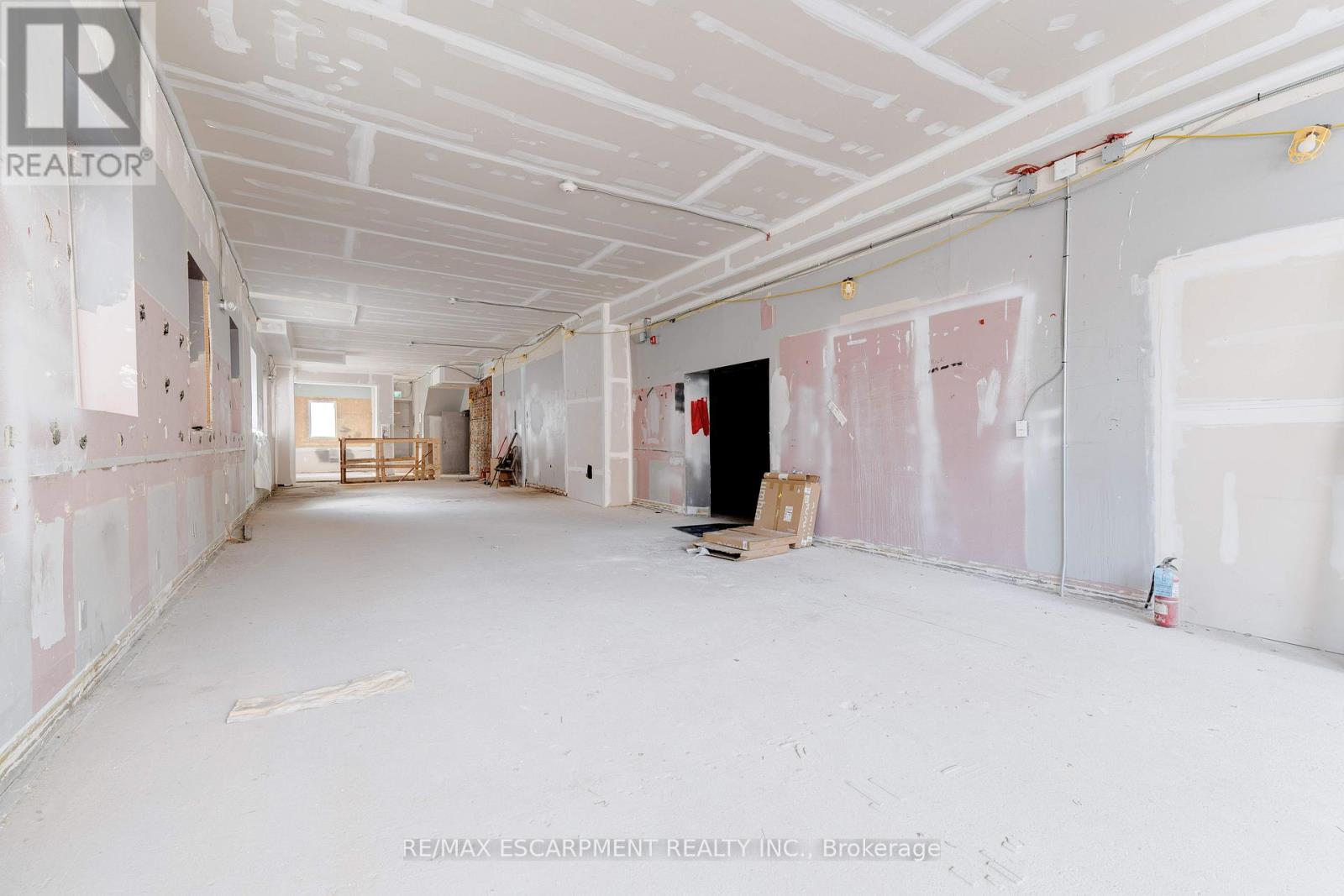 90 John Street S Property Photo 5