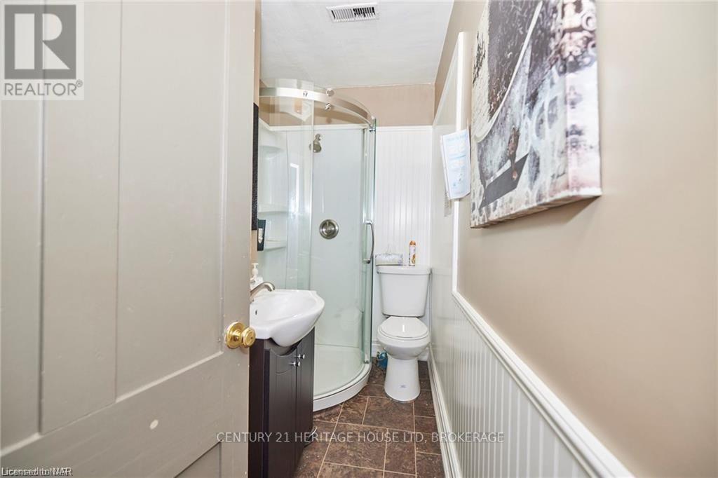 In 2nd Floor - 355 Ridge Road N Property Photo 21