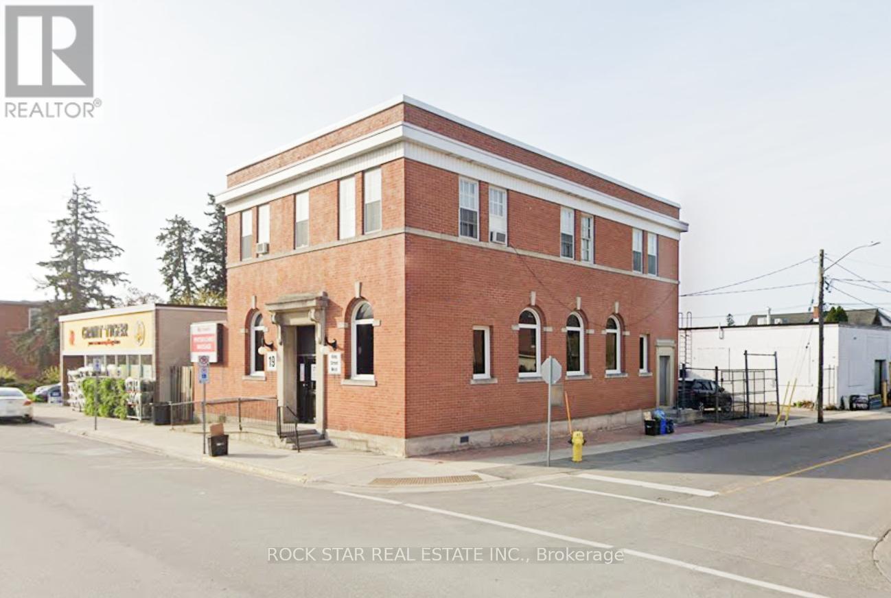 19 King Street W Property Photo 1