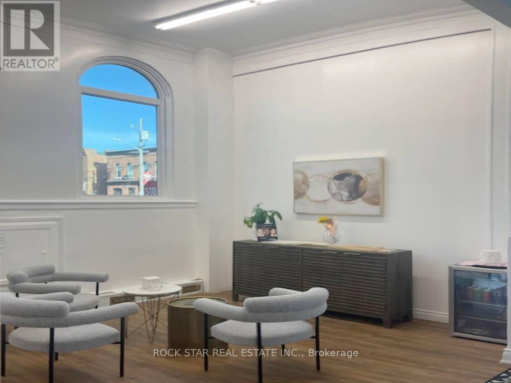 19 King Street W Property Photo 5