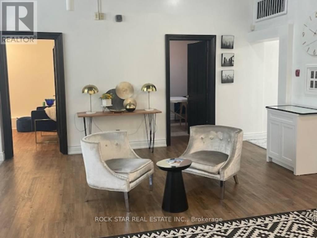 19 King Street W Property Photo 6