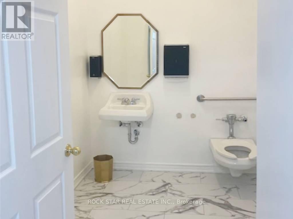 19 King Street W Property Photo 12