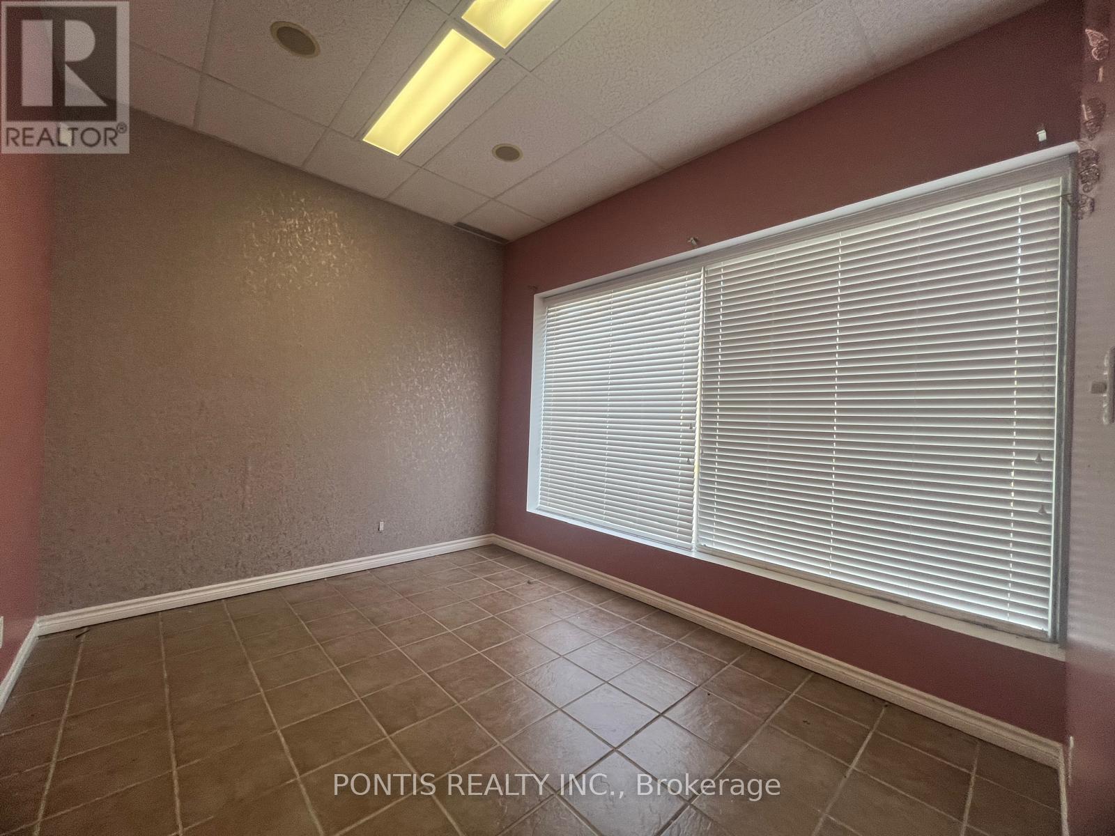 D - 4255 Tecumseh Road E Property Photo 6