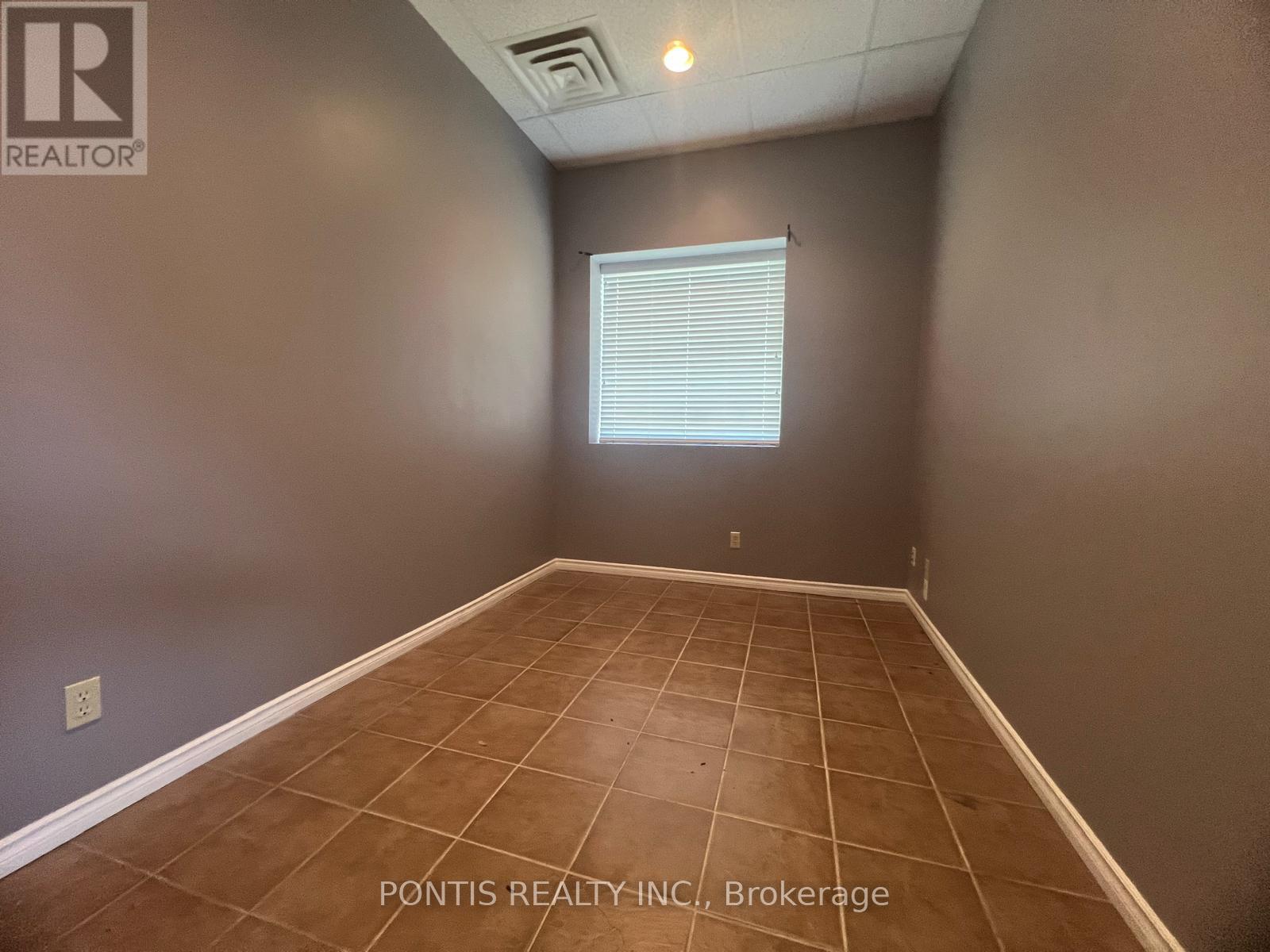 D - 4255 Tecumseh Road E Property Photo 7