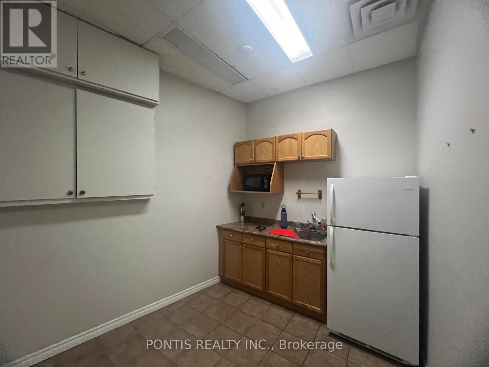 D - 4255 Tecumseh Road E Property Photo 10