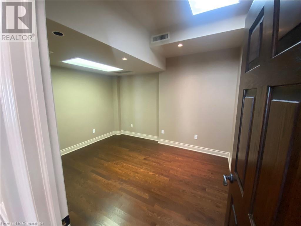 583 Main Street E Property Photo 5