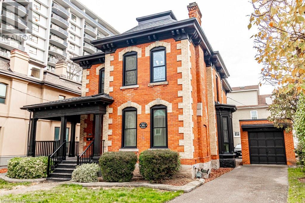 203 Macnab Street S Property Photo 2