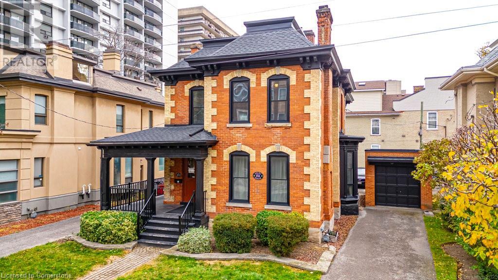 203 Macnab Street S Property Photo 3