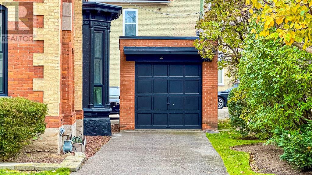 203 Macnab Street S Property Photo 4