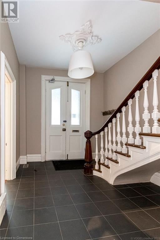 203 Macnab Street S Property Photo 7