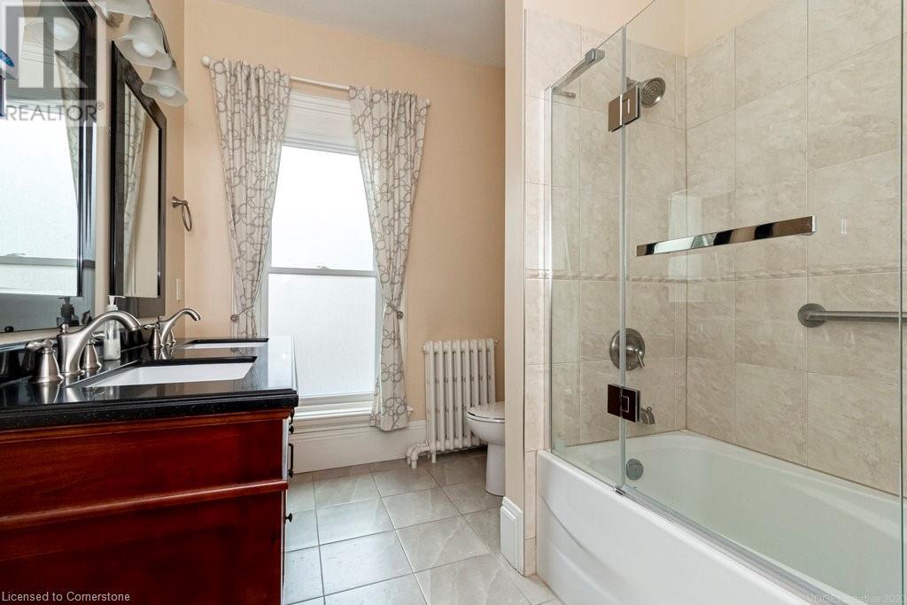 203 Macnab Street S Property Photo 23