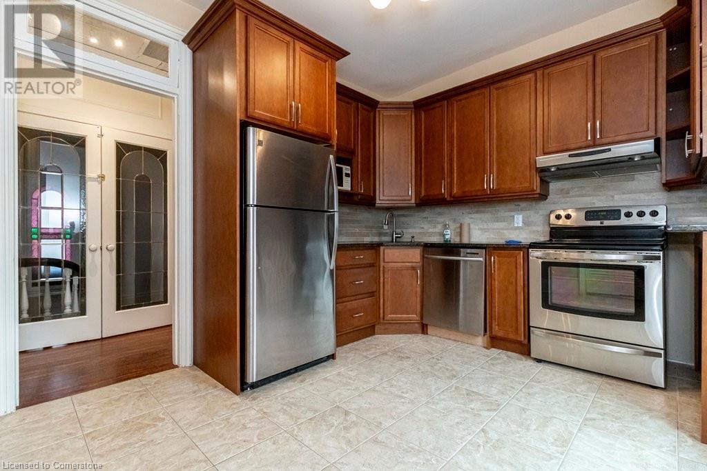 203 Macnab Street S Property Photo 24