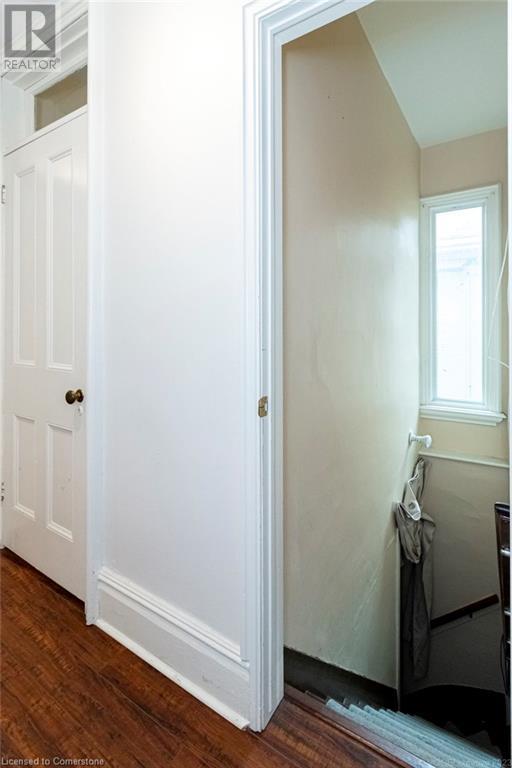 203 Macnab Street S Property Photo 28