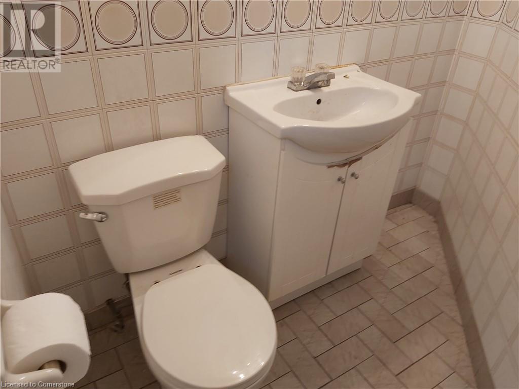 637 Upper James Street Property Photo 7