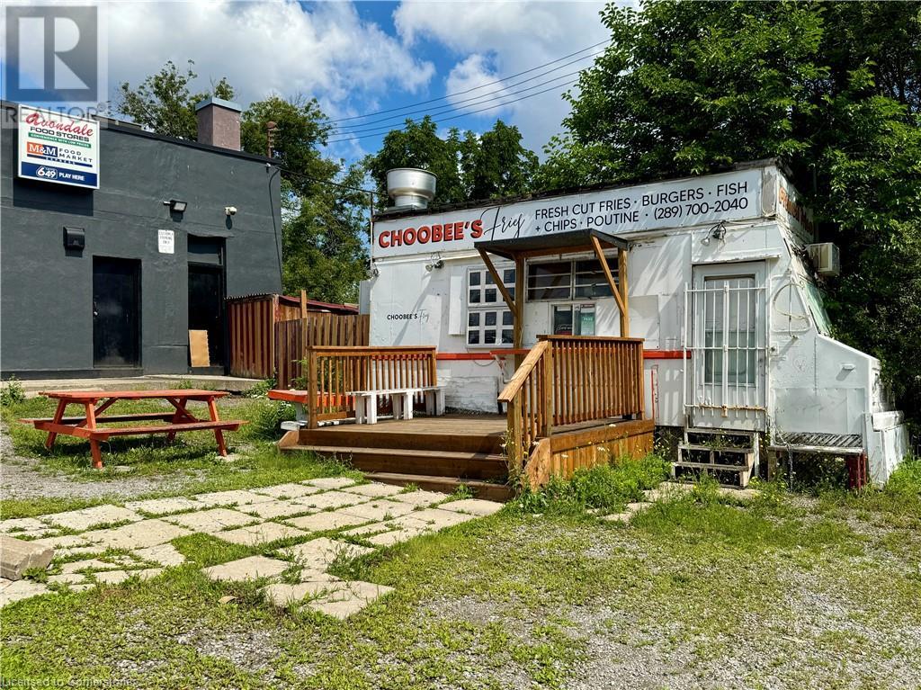 2327 King Street E Property Photo 2