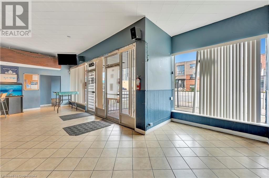 225 Parkdale Avenue N Property Photo 4