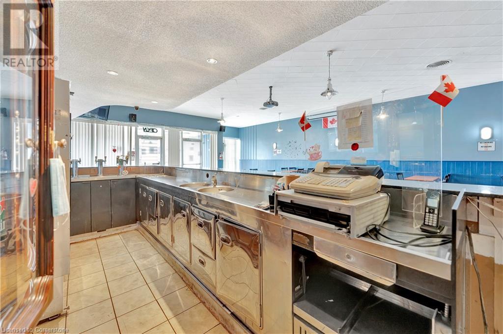 225 Parkdale Avenue N Property Photo 10