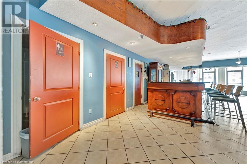 225 Parkdale Avenue N Property Photo 11