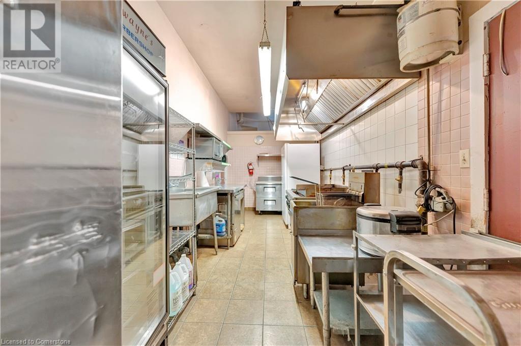 225 Parkdale Avenue N Property Photo 14