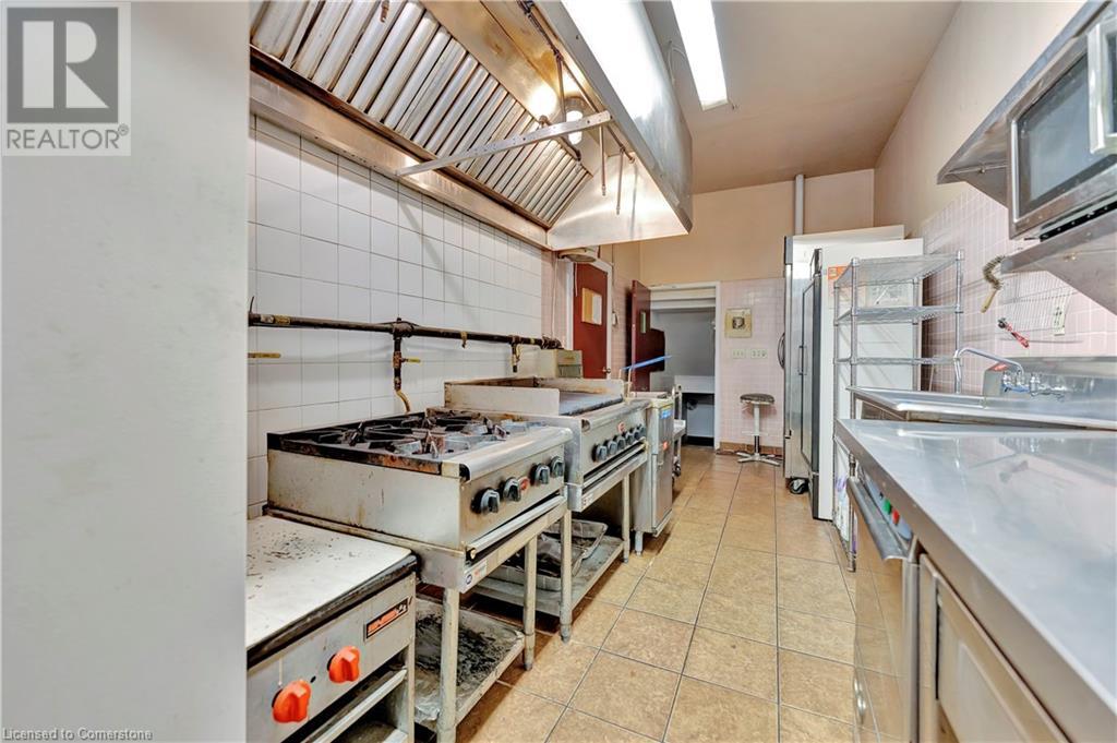 225 Parkdale Avenue N Property Photo 16