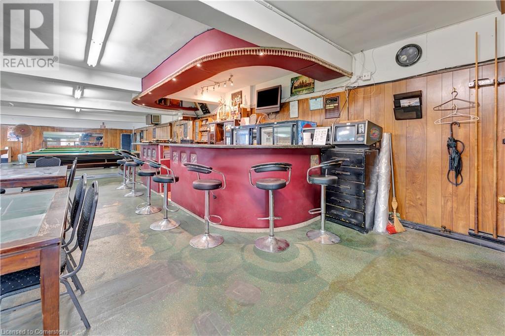 225 Parkdale Avenue N Property Photo 19