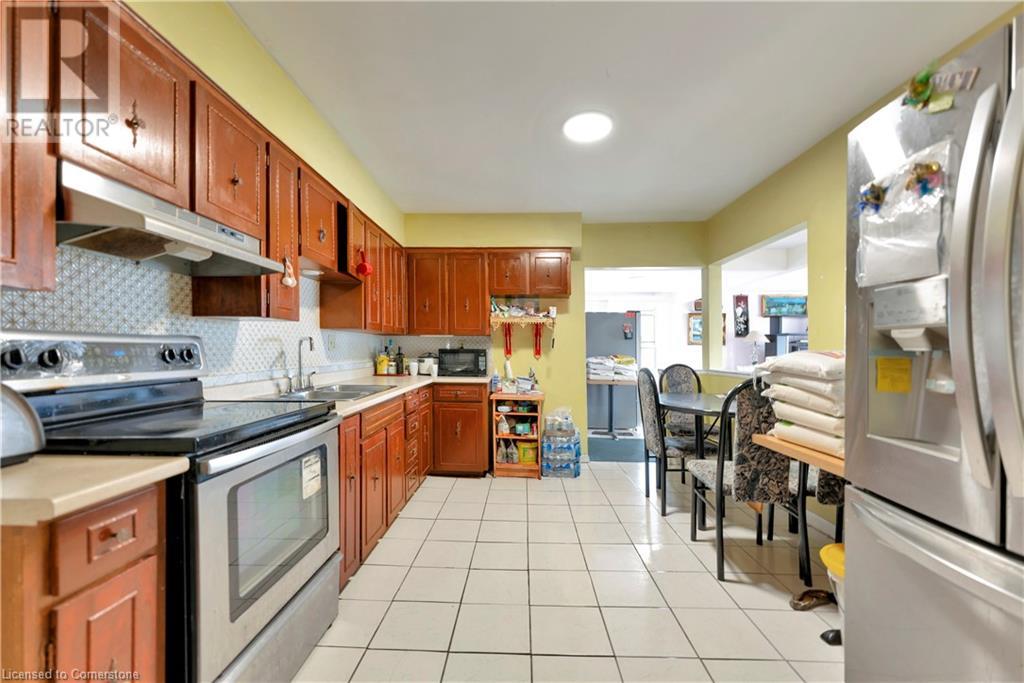 225 Parkdale Avenue N Property Photo 30