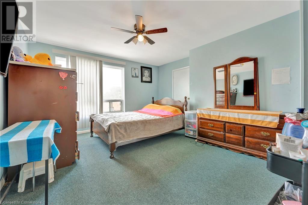 225 Parkdale Avenue N Property Photo 34