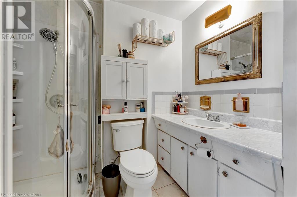 225 Parkdale Avenue N Property Photo 44