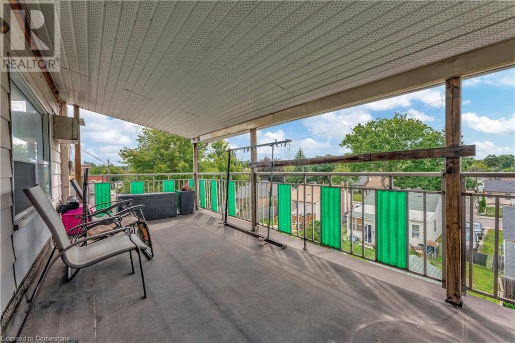 225 Parkdale Avenue N Property Photo 45