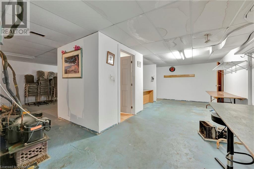 225 Parkdale Avenue N Property Photo 50