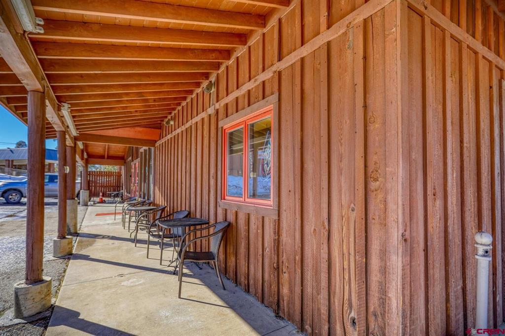 19 Navajo Trail Drive Property Photo 6