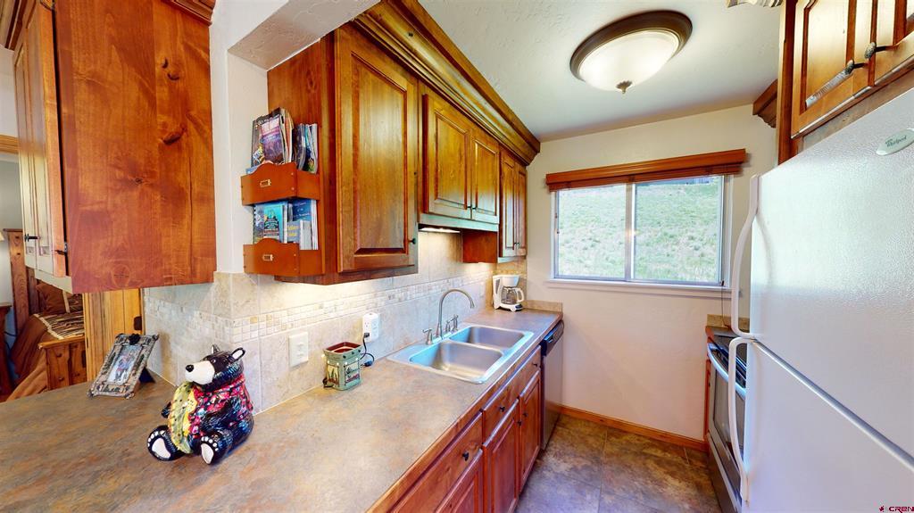 18 Crystal Road Property Photo 8