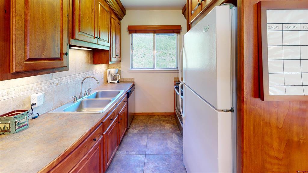 18 Crystal Road Property Photo 9
