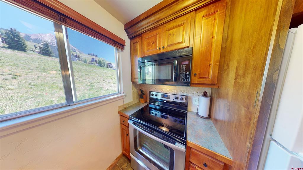 18 Crystal Road Property Photo 10