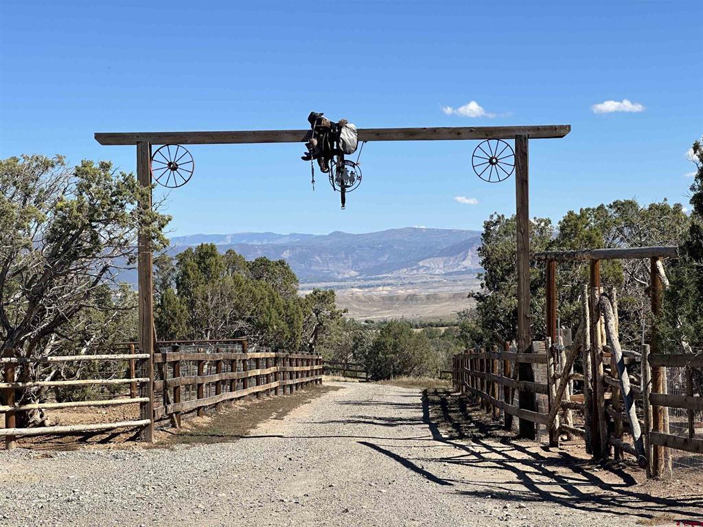 34214 Fruitland Mesa Road Property Photo 4