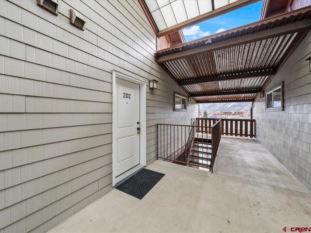 550 Redcliff Circle Property Photo 3