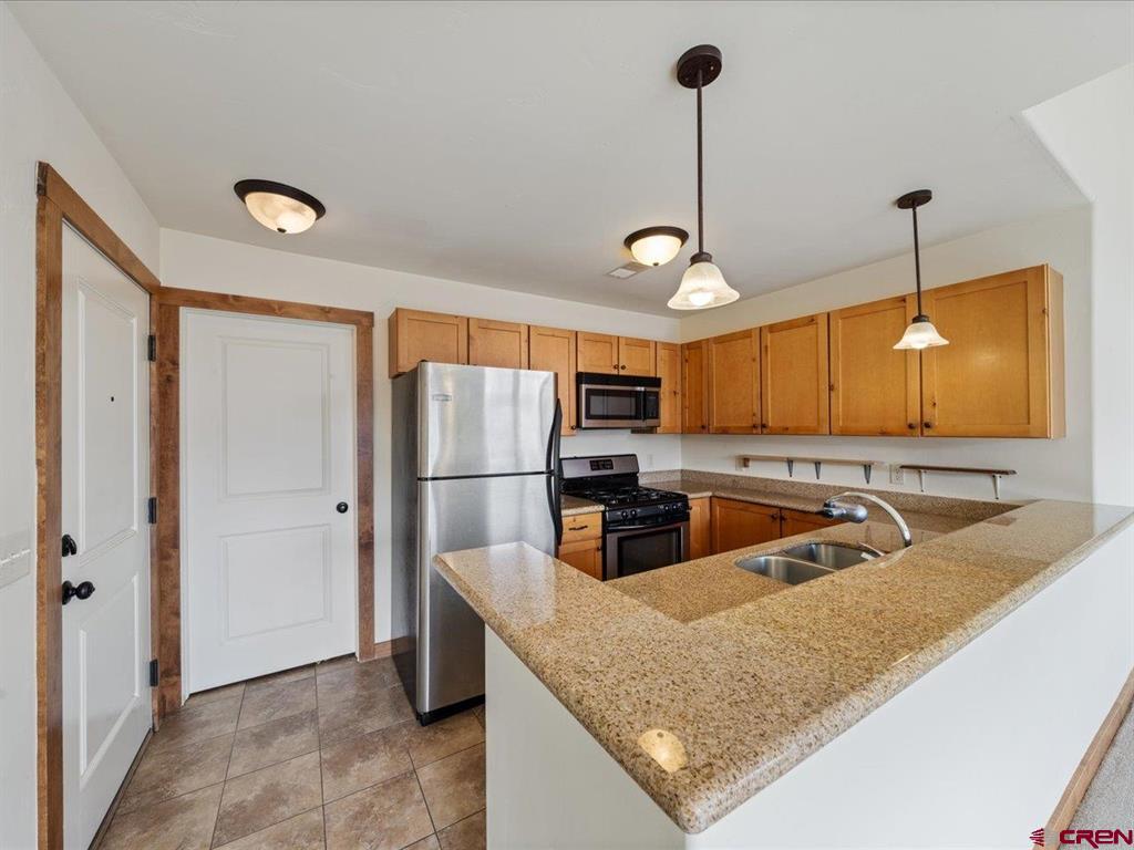 550 Redcliff Circle Property Photo 4